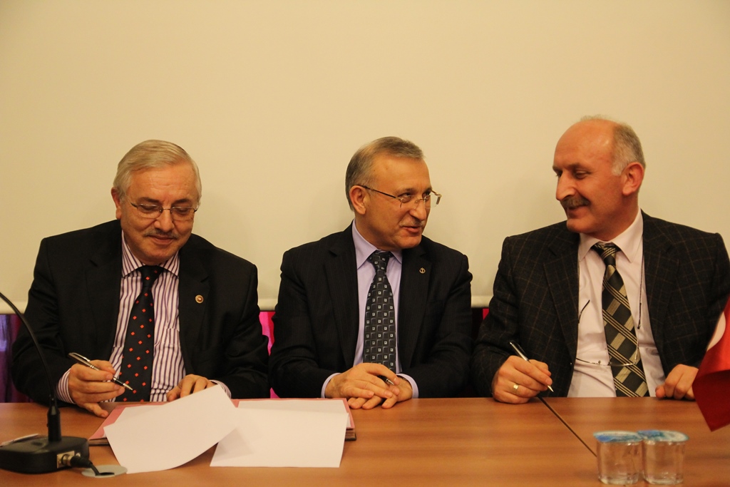 https://ydkbil.fsm.edu.tr/resimler/upload/Yonetici-Denetci-ve-Son-Kullanici-Bilisim-Akademisi-Acilisi-Gerceklestirildi-8280114.jpg
